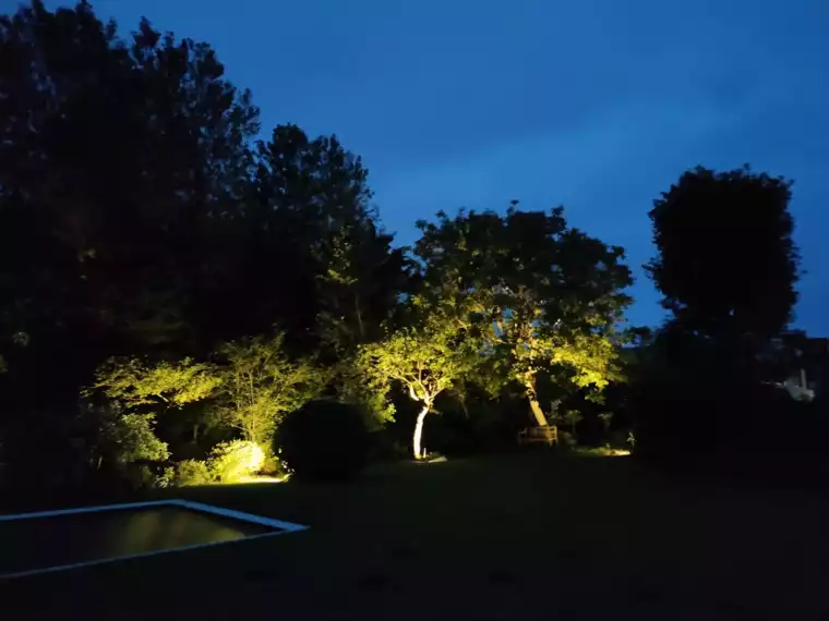 Elegant zwembad en sfeervolle tuin aan de kust (2) - 