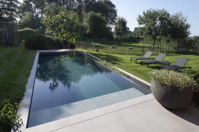 Hybride zwembad met infinityrand bij poolhouse in eikenhout (55) - 