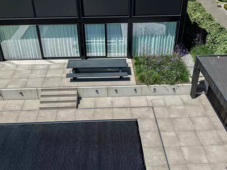Monoblock bij moderne, strak vormgegeven loungetuin te Westende (21) - 