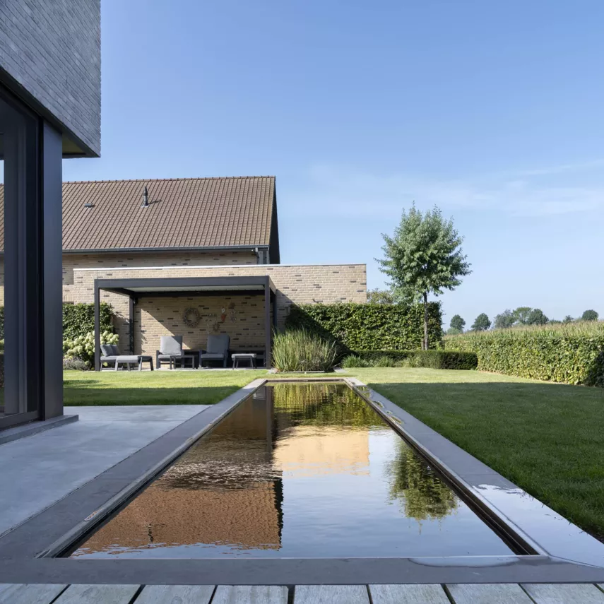 2 delige spiegelvijver en hardhouten terras-Charmante woning in landelijk gebied met 2 delige spiegelvijver en hardhouten terras (1)